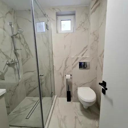 Dolphin Near Neversea Apartman